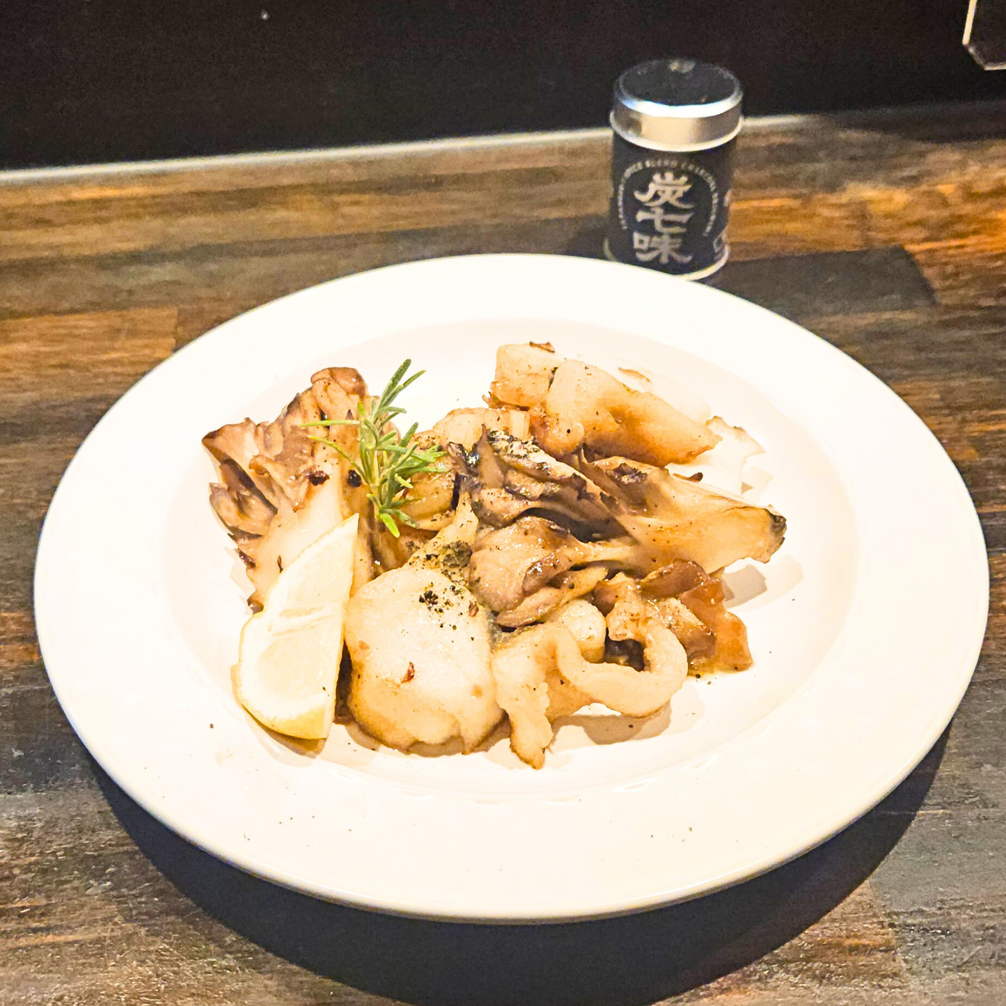 [Shichimi Togarashi] 10g | Charcoal Shichimi | Spices to enhance your cooking Herbs Red chili peppers Green chili peppers Black beans Burdock root Japanese peppercorns Hemp seeds Hemp charcoal Traditional Gift - Kyoto Asanoha